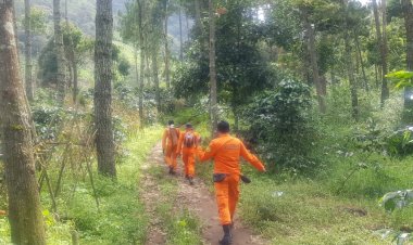 Tim SAR Gabungan Evakuasi Korban yang Hilang di Gunung Malabar
