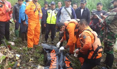 Tim SAR Gabungan Evakuasi Korban Tenggelam di Sungai Padalarang