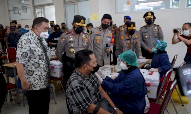 Kabaharkam Polri: Jangan Panik Hadapi Lonjakan COVID-19
