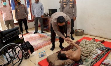 Polda Jabar Berikan Bantuan Kursi Roda dan Santunan