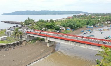 Gubernur Jabar Resmikan Jembatan Merah Pangandaran