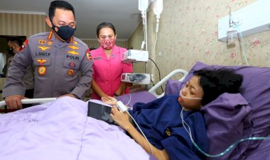 Kapolri Jenguk Anak Penderita Tumor Kaki