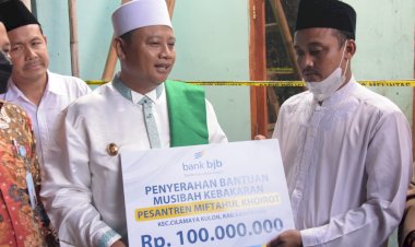 Wagub Jabar Serahkan Bantuan untuk Pesantren Miftahul Khoirot
