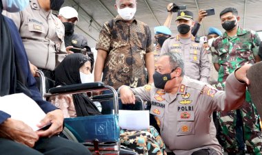 Tinjau Vaksinasi, Kapolda Jabar Ajak Warga Disiplin Prokes