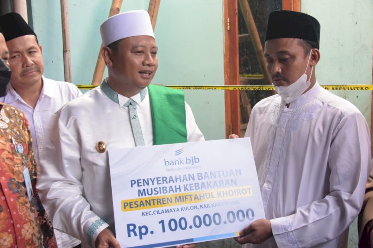 Wagub Jabar Serahkan Bantuan untuk Pesantren Miftahul Khoirot