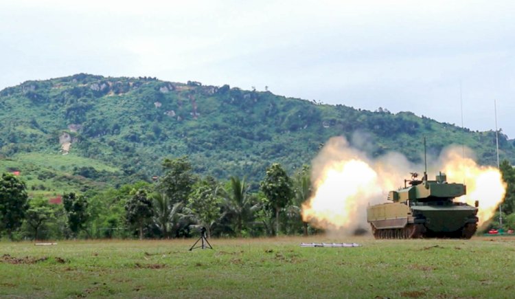Pindad Sukses Lakukan Uji Tembak First Article Medium Tank Harimau Kanon 105 mm