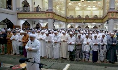 MUI: Shalat Berjemaah Kembali ke Aturan Semula, Saf Dirapatkan
