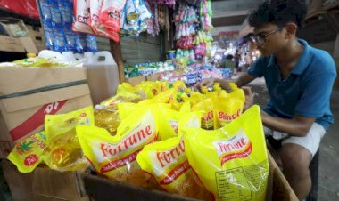 Kini, Harga Minyak Goreng Cuma Rp14 Ribu, Nggak Perlu Panik!