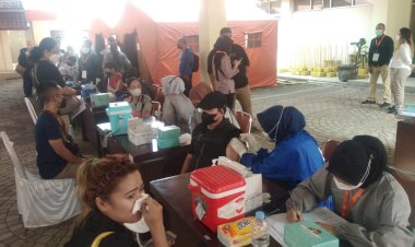 Hari Penyiaran Nasional 2022, KPI Jabar dan BPBD Jabar Gelar Vaksinasi Booster