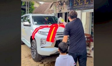 Bisa Beli Pajero Sport, Malah Diguyur Air Kembang