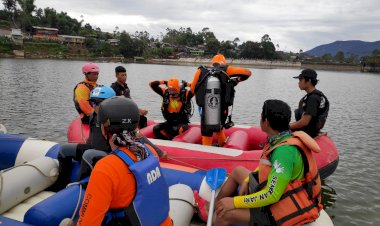 Tim Rescue Cari Korban Tenggelam di Situ Cileunca