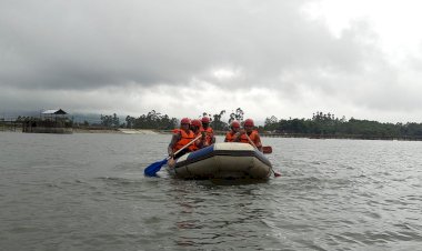 Tim SAR Sat Brimob Polda Jabar Cari Korban Tenggelam Di Danau Situ Cileunca