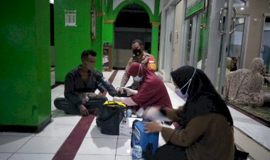 Polisi Gelar Vaksinasi Covid-19 Usai Shalat Tarawih
