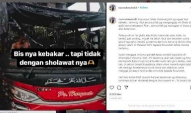 Masyaallah, Tulisan Sholawat Utuh Meski Bus Terbakar