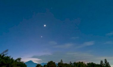 Bikin Heboh, Empat Bintang Sejajar Muncul di Langit Bandung