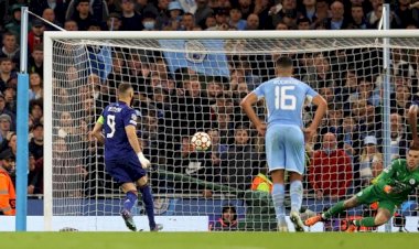 Etihad Stadium Terdiam Saat Benzema Eksekusi Penalti Ala Panenka