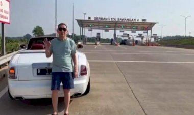 Bos Tol Jusuf Hamka Beri Sedekah kepada Pegawai