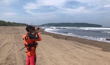 Tim SAR Cari Wisatawan Tenggelam di Pangandaran