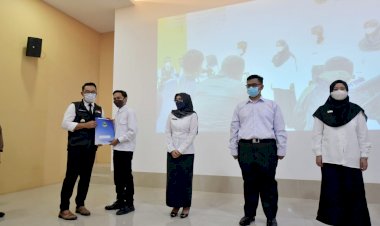 Ridwan Kamil Serahkan Ribuan SK P3K Bagi Guru