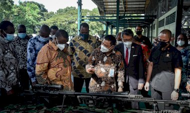 Wapres Zimbabwe Tinjau Langsung Fasilitas Produksi Pindad