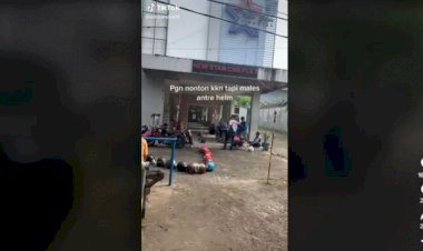 Penonton KKN di Desa Penari Antri Pakai Helm