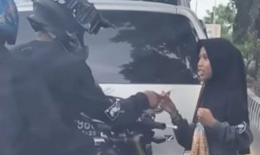 Aksi Bikers Ini Tuai Pujian Netizen