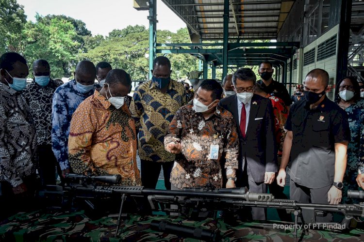 Wapres Zimbabwe Tinjau Langsung Fasilitas Produksi Pindad