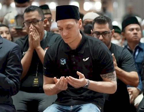 Mesut Ozil Terpukau Umat Muslim Indonesia