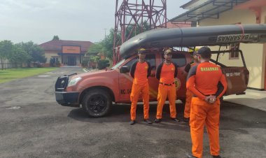Dua Nelayan Terjatuh di Laut Indramayu, SAR Cirebon Turun Tangan