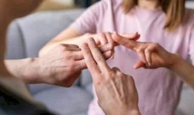 Prosesi Pernikahan Ini Gunakan Bahasa Isyarat