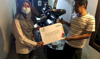 PLN Salurkan Bantuan Mesin Pengemasan Otomatis Bagi UMKM Kopi