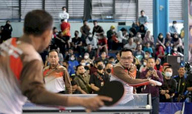 Saat Ridwan Kamil Jadi Atlet Tenis Meja Dadakan