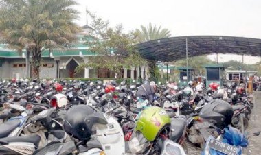 Viral, Halaman Mesjid Dijadikan Tempat Parkir Motor Mall