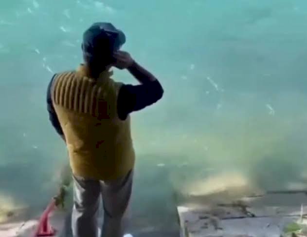 Ridwan Kamil Kumandangkan Adzan untuk Eril di Tepi Sungai Aare