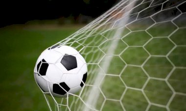 Skor Gila Terjadi di Laga Bola, Wasit Sampai 'Nyerah'