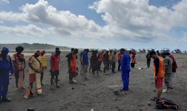 Tim SAR Cari Korban Wisatawan Tenggelam di Pantai Pangandaran