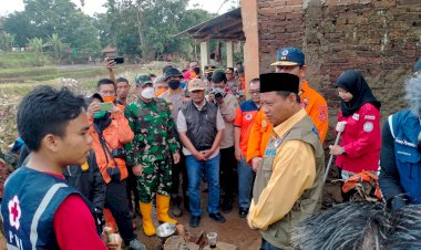 Korban Banjir Bandang Garut Terima Bantuan Pemprov Jabar