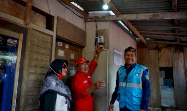 Warga Kampung Terpencil di Cianjur Kini Nikmati Listrik