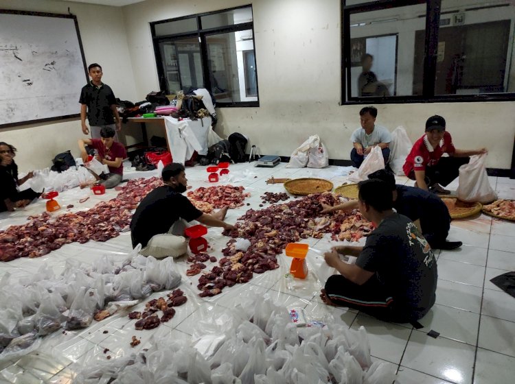 Idul Adha 1443 H, Unikom Berbagi Kasih Lewat Pemotongan Hewan Kurban