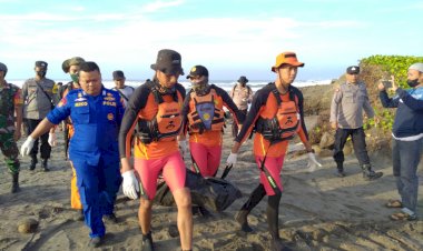 Tim SAR Gabungan Tenemukan Dua Orang Nelayan KM Ilham 01 yang Hilang di Perairan Cianjur