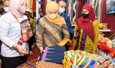 Gubernur Jawa Timur Sabet Penghargaan Jasa Bakti KUKM 2022