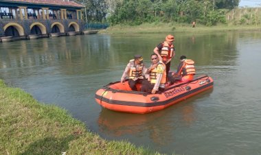 Diduga Tenggelam di Bendung Karawang, Tim SAR Gabungan Lakukan Penyisiran A
