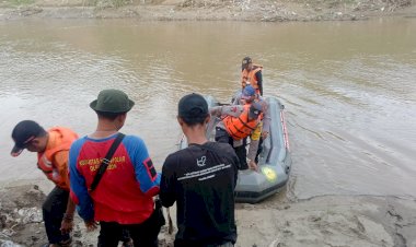 Tim SAR Cari Korban Hanyut di Sungai Cirebon