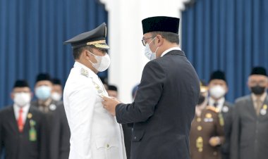 Ridwan Kamil Lantik Ngatiyana sebagai Wali Kota Cimahi Definitif Sisa Masa Jabatan 2017-2022