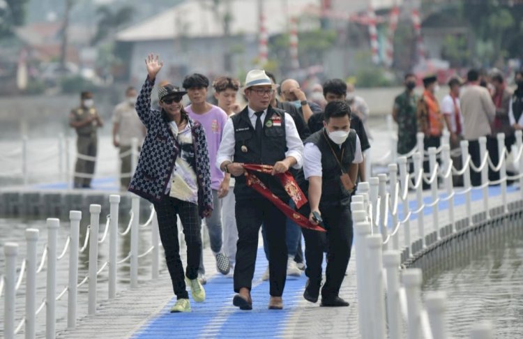 Bonge CS Ramaikan Peresmian Situ Rawa Kalong Depok