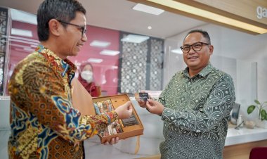 Bos bjb Syariah Terjun Langsung Layani Nasabah, Ada Apa?