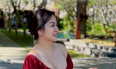 Gaya Tante Ernie Pakai Outfit Merah Menggoda , Netizen: Gemes Kaleee
