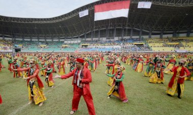 Menari Ronggeng Beken Bersama 3.000 Penari di Kota Bekasi