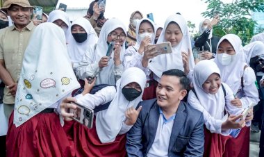 Rapat Komite Sekolah Harus Dihentikan