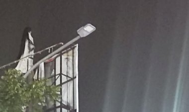 Penampakan 'Kuntilanak' di Atas Baliho Bikin Resah Warga Bandung